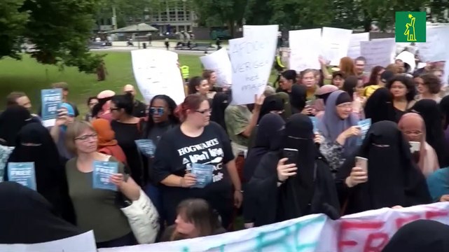 Islamistas y feministas en Holanda protestan contra la prohibición del burka