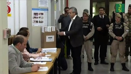 Fernández supera a Macri con amplia ventaja en primarias de Argentina