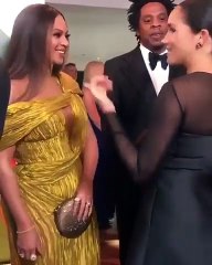 Meghan Markle y Beyoncé se saludan en el estreno de  “El Rey León” REDES