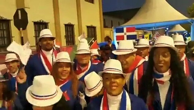 Balonmano femenino y baloncesto masculino antes del desfile de inauguración