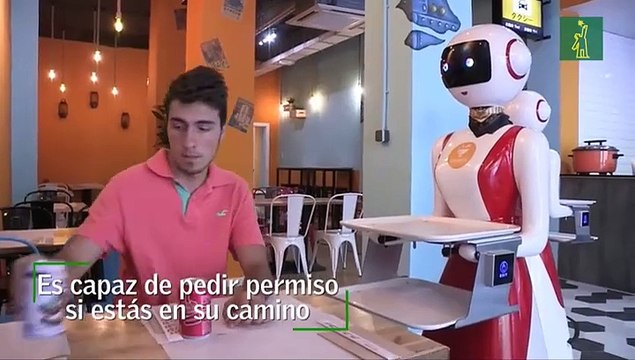 Camareras robots piden permiso y llaman cariño al cliente