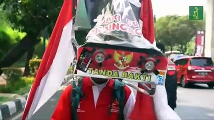 La hazaña del indonesio que caminó 800 km de espaldas para salvar un bosque