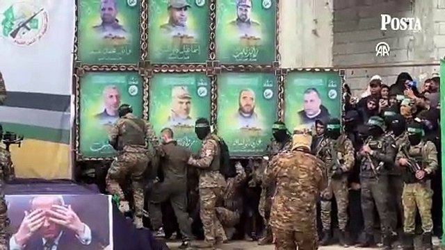 Esir takasında ilginç anlar! İsrailli rehine Hamas savaşçısını alnından öptü