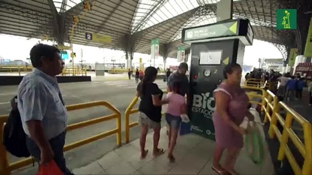 Con botellas de plástico pagan pasajes de bus en Ecuador