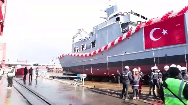 Türkiye'nin yeni savaş gemisi denize indi...