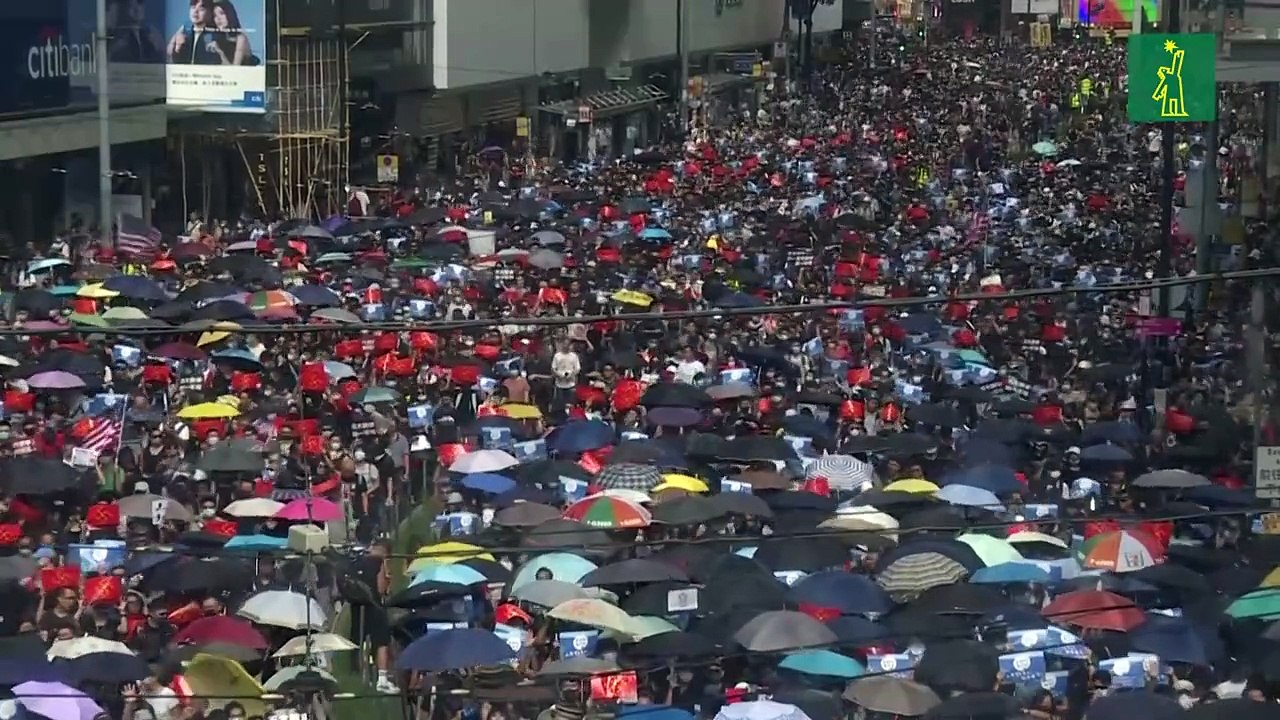 Violencia en Hong Kong, con gases lacrimógenos y cócteles molotov