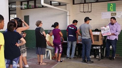 Evo pide "pacificar" Bolivia tras su renuncia, que deja un vacío de poder