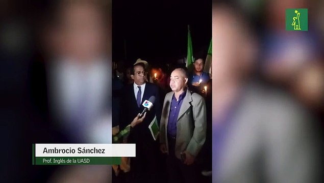 Profesores y estudiantes de la UASD realizan encendido de velas en reclamo