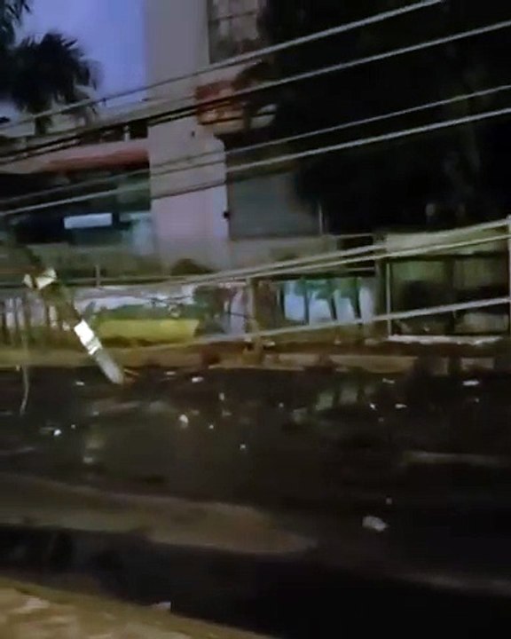 Accidente en Villa Mella provoca el derribo de...
