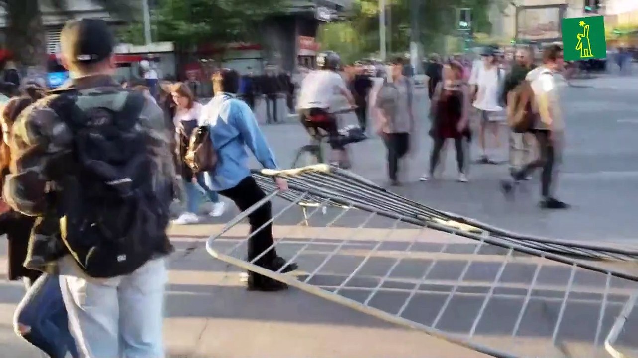 Disturbios por precio del Metro se extienden por Santiago y la ciudad colapsa