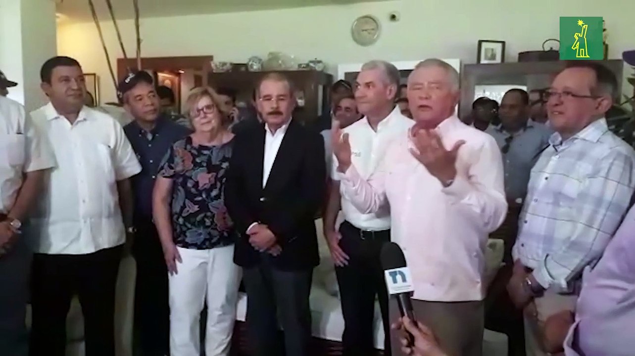 El presidente Medina se reúne con miembros del PLD en el Cibao