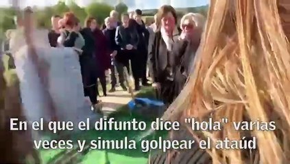 "Déjenme salir, ¡está oscureciendo aquí!": un fallecido 'reclama' estar vivo durante su funeral
