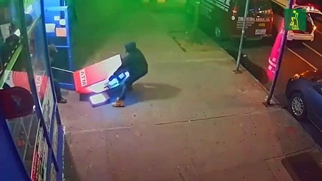 Así unos ladrones se llevan un cajero automático en Nueva York