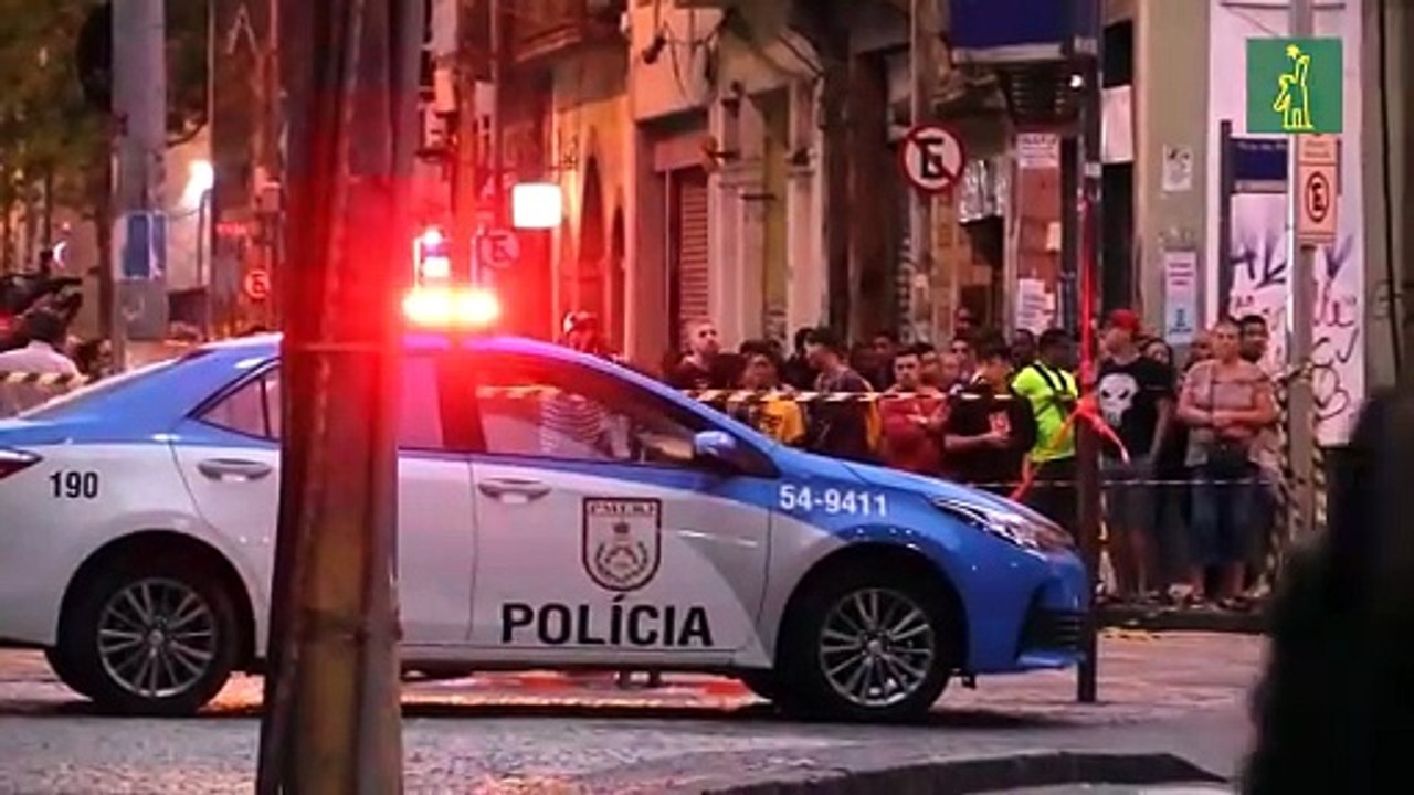 Hombre armado mantiene varios rehenes en un bar de Río de Janeiro