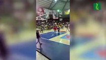 Reynaldo Mercedes, árbitro internacional  FIBA, agrede a un fanático en el basket de La Vega