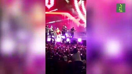 Romeo canta el tema "Amigo" en su primer concierto en San Cristóbal