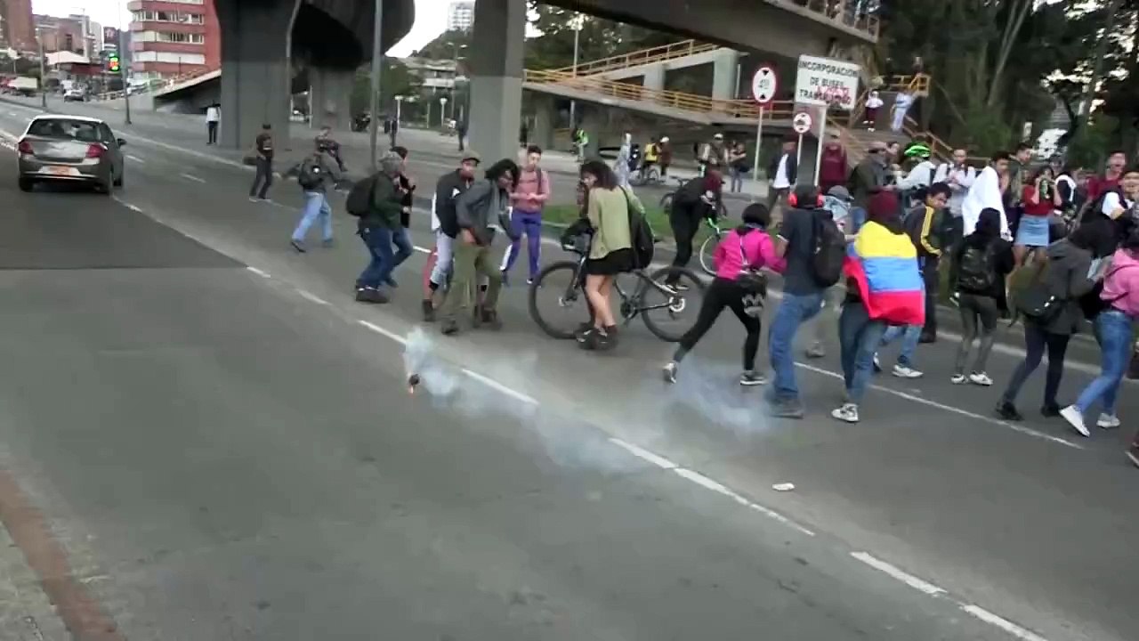 Siguen las protestas en Colombia en medio de negociaciones del salario mínimo