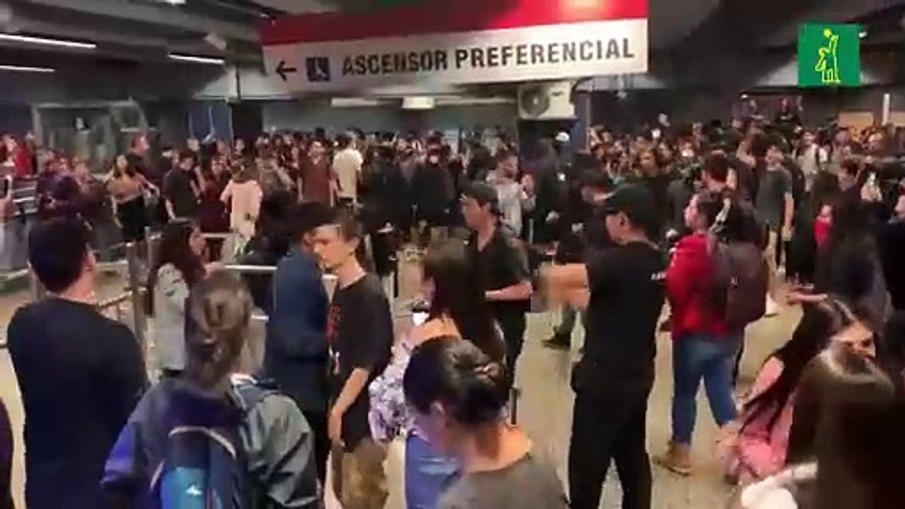 Chile cumple un mes de protestas