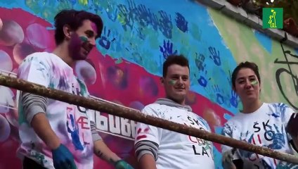 El Muro de John Lennon en Praga se reabre con símbolos de amor y libertad