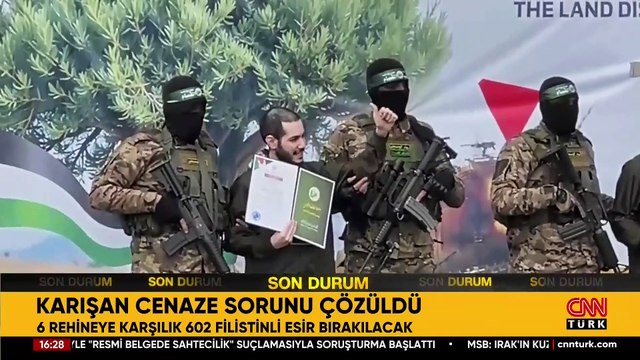 Esir takasına damga vuran görüntü! İsrailli rehine Hamas üyesini alnından öptü