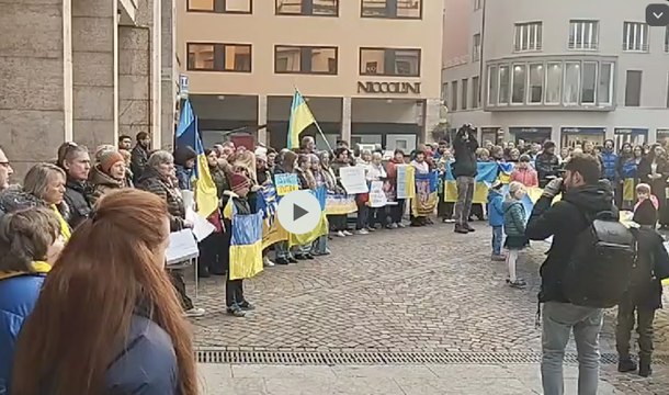 Tre anni dall'aggressione russa, a Trento un corteo in memoria delle vittime della guerra