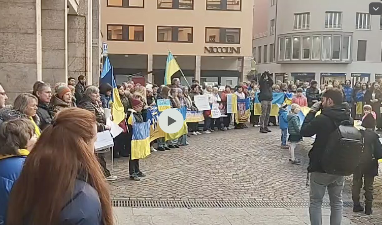 Tre anni dall'aggressione russa, a Trento un corteo in memoria delle vittime della guerra