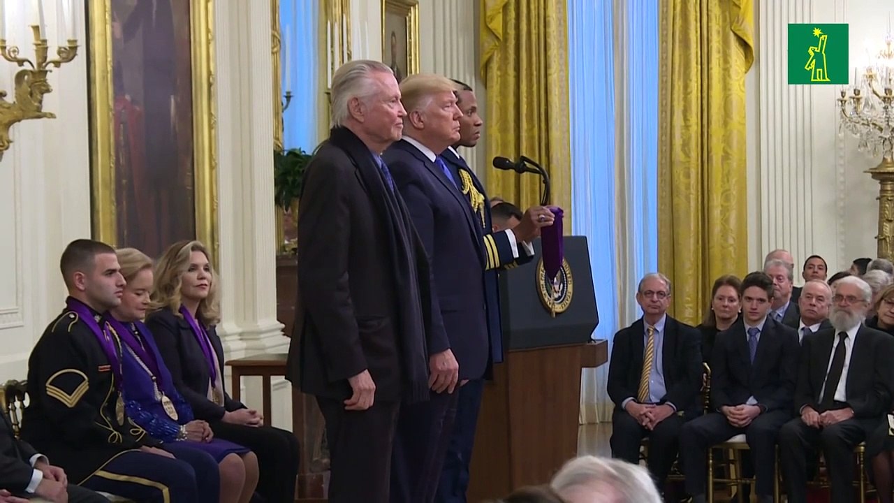 Trump reconoce al actor Voight, uno de sus pocos seguidores en Hollywood