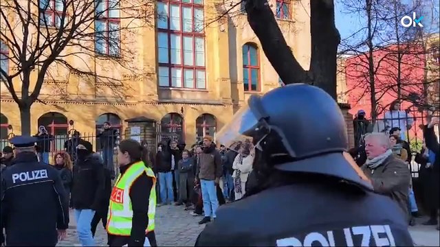 La Policía alemana evita un enfrentamiento entre grupos fascistas y comunistas en el centro de Berlín