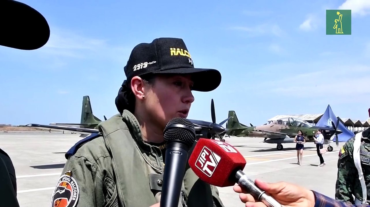 Fuerza Aérea de Ecuador gradúa a las dos primeras mujeres pilotos de combate