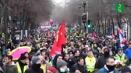 Desafío a Macron en plenas navidades por la reforma de las pensiones