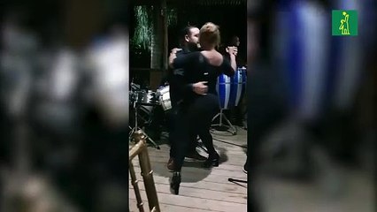 El candidato a senador Ramón Rogelio Genao (PRSC) baila el merengue