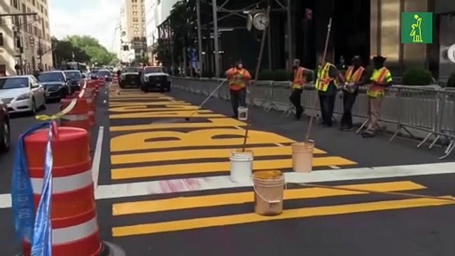 En Nueva York vandalizan grafiti de Black Lives Matter frente a la Torre Trump