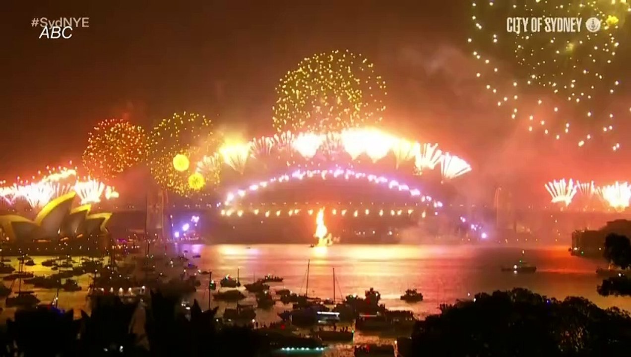 Sídney da la bienvenida al 2020 envuelta en humo pero con fuegos artificiales
