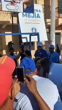 Carolina Mejía la encesta durante torneo en el Distrito Nacional