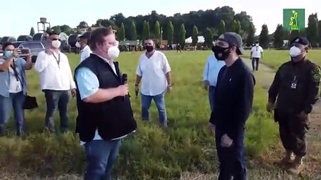 Ataque a brotes de plaga de langostas para evitar daños en cultivos en El Salvador