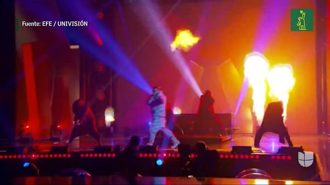 Bad Bunny domina en unos heroicos Premios Juventud