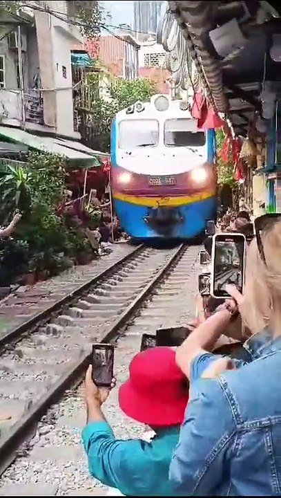 Hanoi  Train Street (Vietnam )
