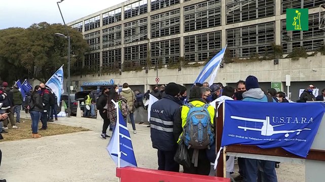 Trabajadores de Latam Argentina protestan cese de actividades en el país