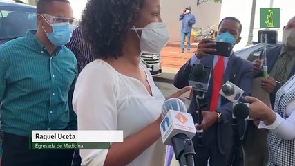 Jóvenes egresados de la carrera de medicina piden al presidente electo entrega de exequátur