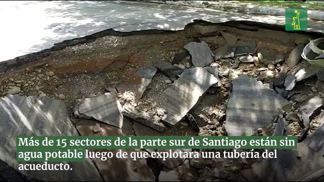 Más de 15 sectores de la parte sur de Santiago están sin agua potable luego de que explotara una tubería del acueducto.