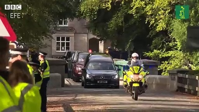 Los escoceses despiden con emoción y serenidad a Isabel II en su cortejo fúnebre