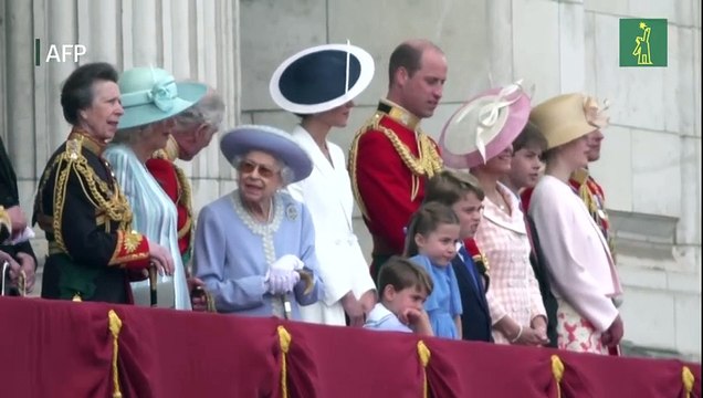 Los médicos de la reina Isabel II están preocupados por su salud
