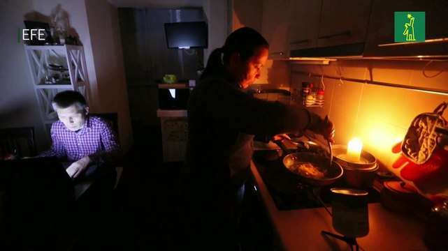 Empiezan cortes de luz en Ucrania mientras se reparan daños en red energética