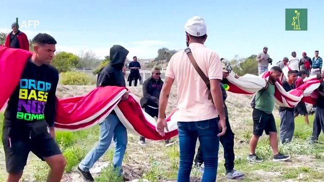 Autoridades de EEUU disparan balas de goma a venezolanos en frontera de México