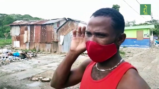 Residentes de la orilla del río Ozama se preparan para la llegada de Isaías