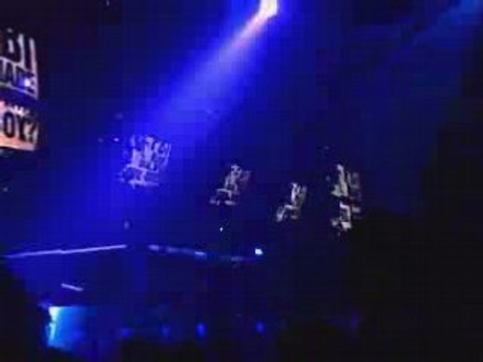 Atomik V @ The Oh! Gavere 30-04-08 party 1