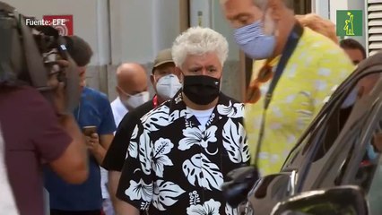 Almodóvar trabaja en un western y en una distopía sobre los cines cerrados