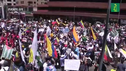 Cientos de correístas esperan en el CNE decisión sobre candidatura presidencial