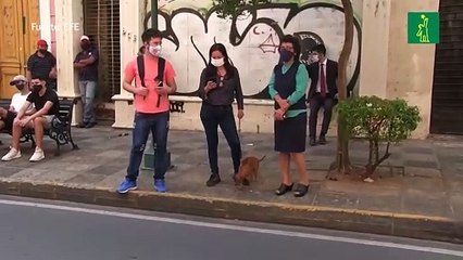 Ronaldinho deja prisión domiciliaria con despedida de varios seguidores paraguayos