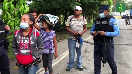Migrantes hondureños avanzan por Guatemala, pero algunos regresan ante posible expulsión